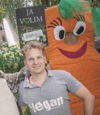 Luka Oman ZeGeVege [ 153.39 Kb ]