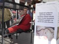 24 sata u kavezu