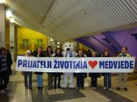 Prijatelji �ivotinja na utakmici Medve��ak-KAC 30.10.2009. d [ 102.93 Kb ]