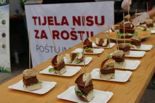 tasting [ 274.05 Kb ]