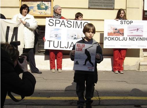 Protiv pokolja tuljana u Kanada 1