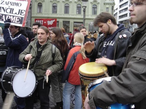 Pokladni prosvjed protiv krzna u Ljubljani 23 Pokladni prosvjed protiv krzna u Ljubljani 23