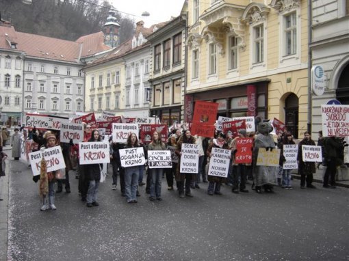 Pokladni prosvjed protiv krzna u Ljubljani 24 Pokladni prosvjed protiv krzna u Ljubljani 24
