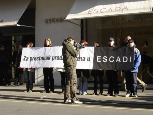 Prosvjed ispred ESCADE 2 [ 90.75 Kb ]