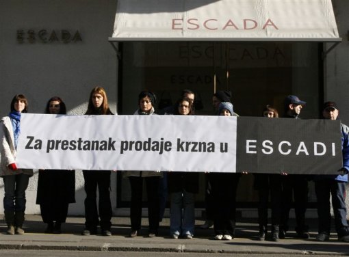 Prosvjed ispred ESCADE 4 [ 61.44 Kb ]