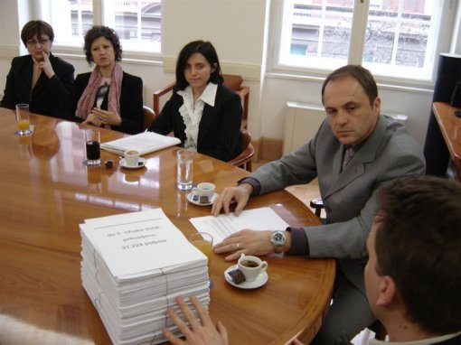 Glas gra�ana za netaknuto more i slobodne dupine2 [ 85.71 Kb ]