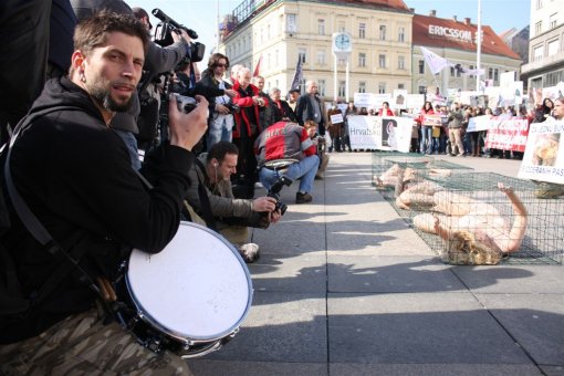 Prosvjed protiv krzna Zagreb 2009 f [ 143.27 Kb ]