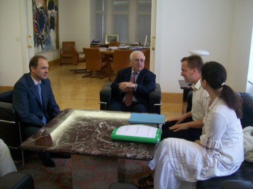 Predaja zahvalnice ministru kulture [ 144.44 Kb ]