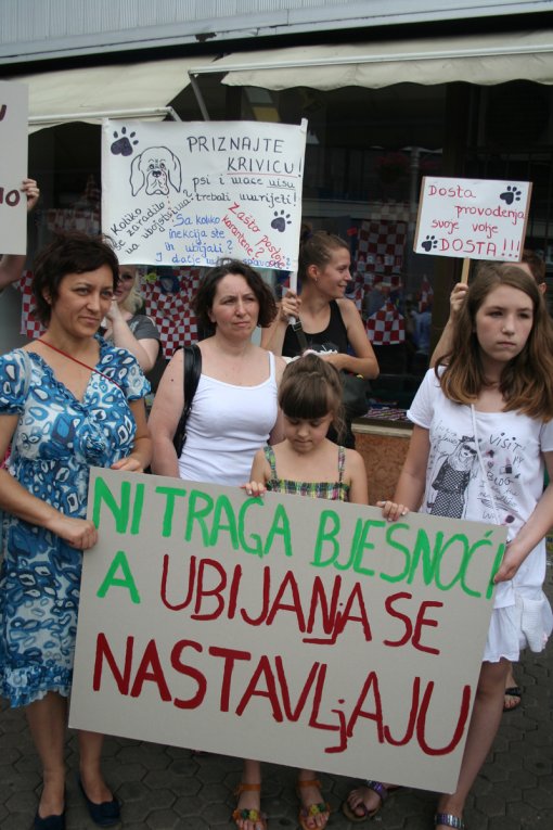 Prestati ubijati i otvoriti skloni�ta! [ 782.92 Kb ]