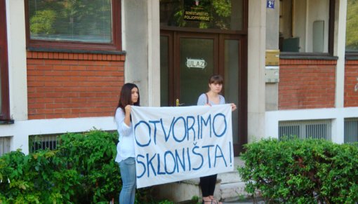Prosvjed ispred Ureda za veterinarstvo [ 353.77 Kb ]