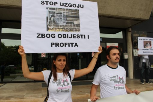 Prosvjed ispred Ministarstva poljoprivrede 9. 7. 2015. [ 164.72 Kb ]