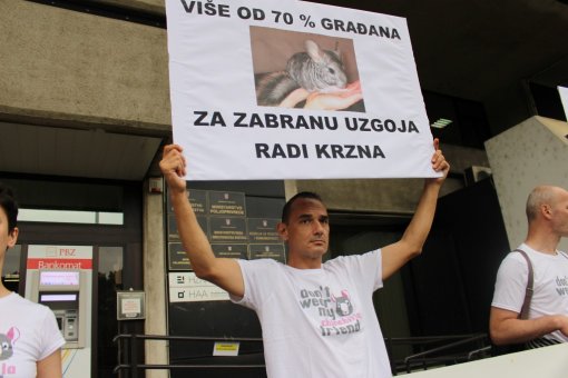 Prosvjed ispred Ministarstva poljoprivrede 9. 7. 2015. [ 153.75 Kb ]