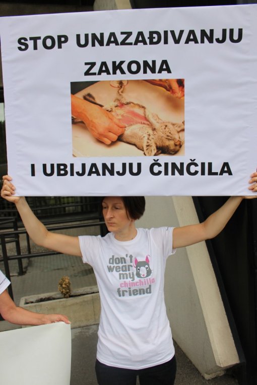 Prosvjed ispred Ministarstva poljoprivrede 9. 7. 2015. [ 151.80 Kb ]